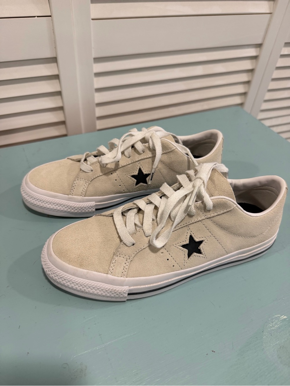 Converse Beige Suede Star Accent Sneakers - Classic Casual Size 7